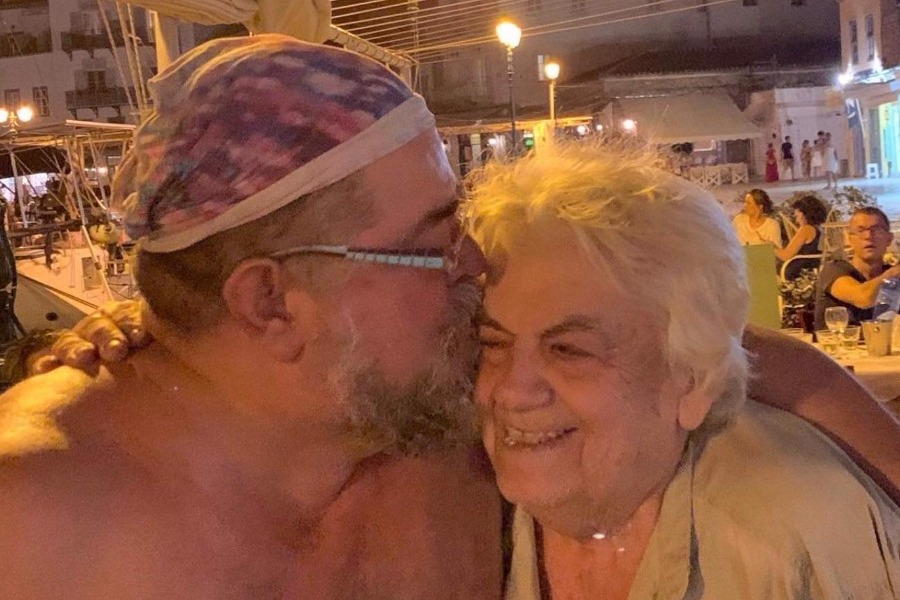 Σταμάτης Κραουνάκης: Έφυγε από τη ζωή η μητέρα του