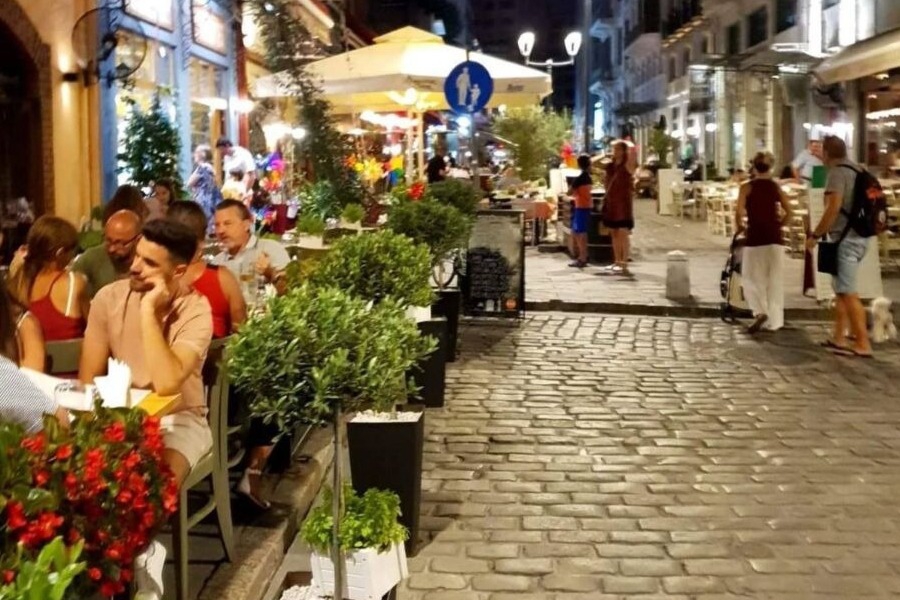 Επεισόδιο με δύο νεαρούς τραυματίες τα ξημερώματα στα Λαδάδικα