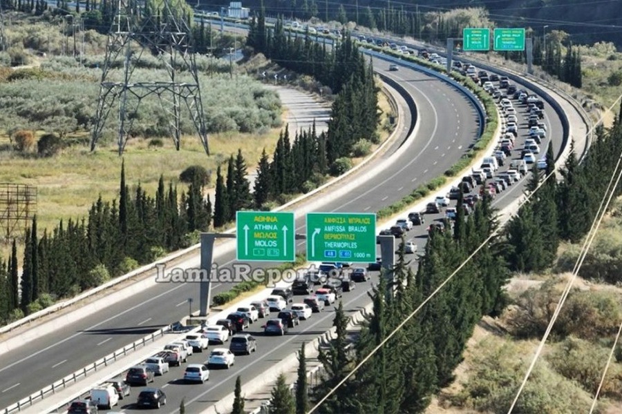 Κίνηση ‑ 28η Οκτωβρίου: Επιστρέφουν οι εκδρομείς του τριημέρου ‑ Ουρές 10 χιλιομέτρων στη Λαμία λόγω έργων