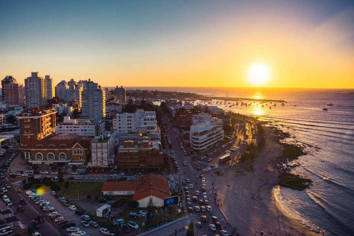 10 μέρη‑«παράδεισος» όπου ζεις σαν βασιλιάς με τα μισά λεφτά – Δες πού μετακομίζουν όλοι!