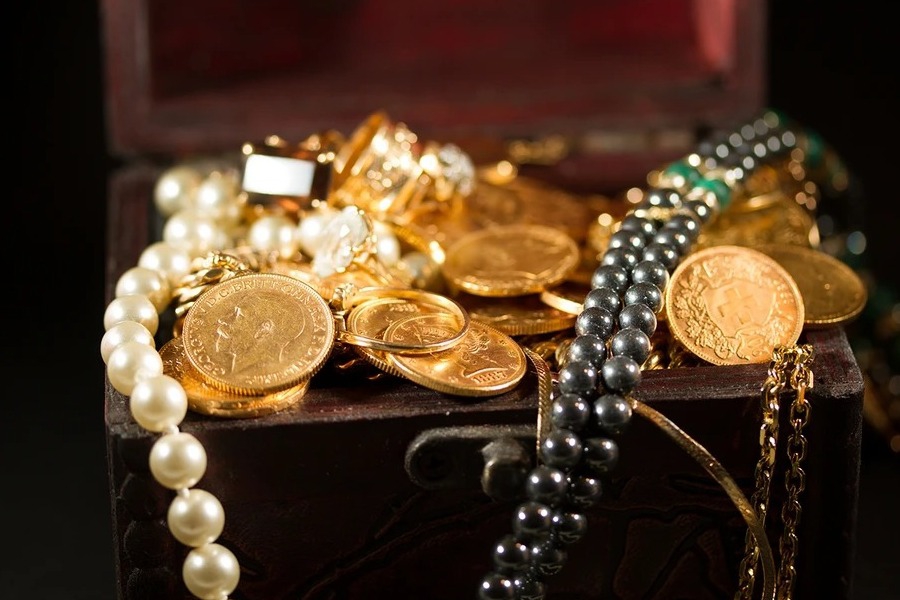 Οικογένεια ληστών που έκλεψε πάνω από 1,2 εκατ. καλείται να επιστρέψει μόλις 1 λίρα από τις κλοπές της