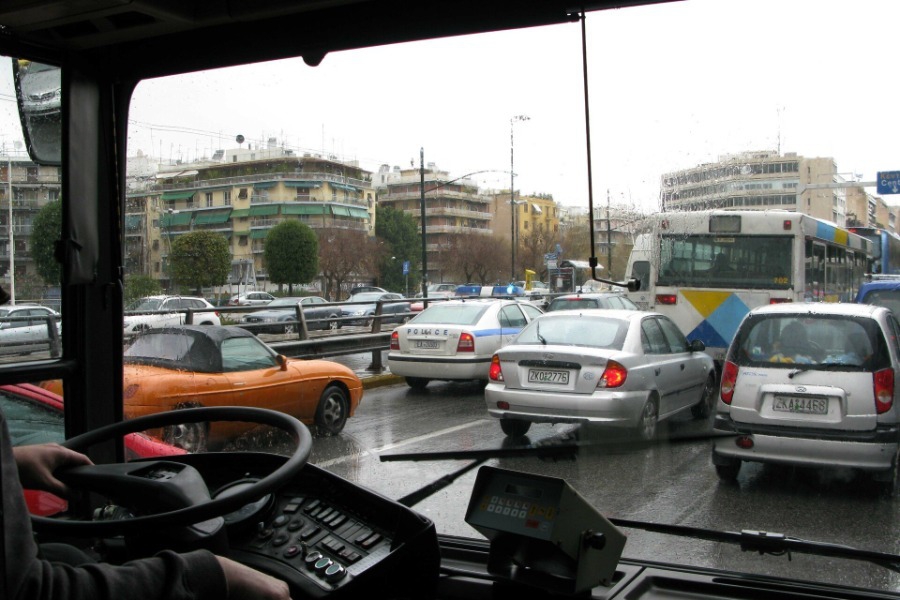 Οδηγός λεωφορείου κυνήγησε με το όχημα και τραυμάτισε συνάδελφό του μετά από καυγά