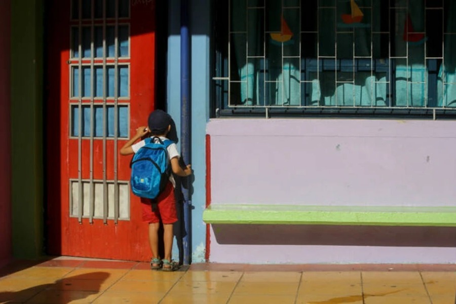 «Είναι ένας μελλοντικός βιαστής», έλεγε η δασκάλα στο Λουτράκι για τον 6χρονο μαθητή που την ακούμπησε