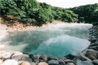 Spa & θερμές πηγές: τα πιο αναζωογονητικά μέρη στην Ελλάδα για φθινοπωρινή απόδραση