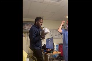 Gaming στην αίθουσα τοκετού: Έπαιζε ενώ η γυναίκα του γεννούσε - Έγινε viral και δίχασε το διαδίκτυο