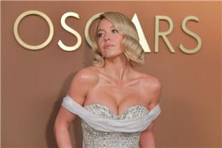 Sydney Sweeney: Πόζαρε γυμνή στο Instagram κρατώντας χαριτωμένα το στήθος της - «Βροχή» τα σχόλια