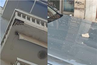 Βόλος: «Έβρεξε» σοβάδες στο κέντρο της πόλης - Τμήμα μπαλκονιού αποκολλήθηκε και έπεσε πάνω σε αμάξι