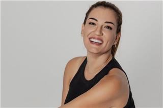 Σοκάρει η Ελίνα Παπίλα: «Έπαθα χημικό έγκαυμα στα νύχια»