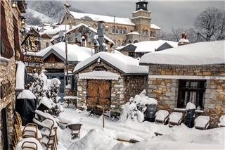 Τα ορεινά χωριά που ζουν ακόμα τα Χριστούγεννα όπως παλιά – Μακριά από τα πλήθη, κοντά στη μαγεία
