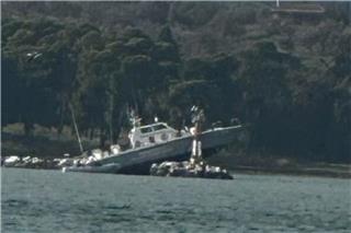 Σκάφος του Λιμενικού προσέκρουσε σε βράχια στο λιμάνι του Βόλου