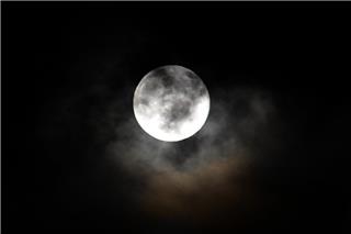 Πανσέληνος Δεκεμβρίου 2025: Πότε θα εμφανιστεί η «Ψυχρή Υπερπανσέληνος»;