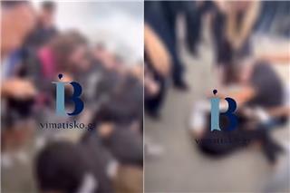 Σοκαριστικό βίντεο από τον άγριο καβγά έξω από σχολείο στην Κω – Μαθήτριες πλακώθηκαν στο ξύλο μπροστά σε συμμαθητές τους