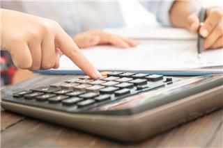 Ελεύθεροι επαγγελματίες στη φάκα της ΑΑΔΕ