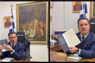 Ο Τσίπρας έστειλε την «Ιθάκη» στον Αδωνι με αφιέρωση και αυτός απάντησε: «Καλή αντάμωση»