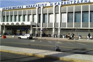 Αγρότες: Κλειστό το αεροδρόμιο Ηρακλείου - Επεισόδια με την αστυνομία και σε Χανιά, Καρδίτσα