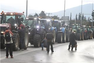 Αγρότες σχεδιάζουν απόβαση με τρακτέρ στο λιμάνι της Θεσσαλονίκης
