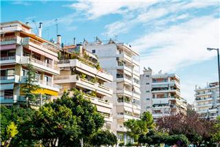 Έρχεται ο «ΑΜΚΑ των σπιτιών»: Τι αλλάζει σε αγοραπωλησίες, μεταβιβάσεις και επιδοτήσεις από το 2026