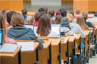 Καθηγητής Πανεπιστημίου χρηματιζόταν από φοιτητές για να τους περνάει στα μαθήματα