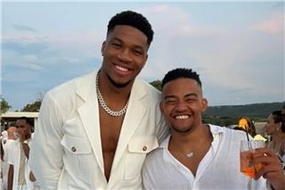 Αντετοκούνμπο και Καραλής υποψήφιοι για τον τίτλο του κορυφαίου αθλητή της χρονιάς στην Ελλάδα