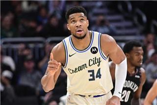 Γιάννης Αντετοκούνμπο: Έγραψε ιστορία με 21.000 πόντους στο NBA