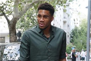 Νέες φωτιές στις φήμες για το μέλλον του Αντετοκούνμπο: Αγόρασε οκταώροφο κτήριο στη Νέα Υόρκη