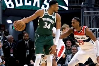 Σε ελεύθερη πτώση οι Μπακς παρά την επιστροφή του Αντετοκούνμπο: Ηττα 129-126 από τους τελευταίους της Ανατολής, Γουίζαρντς