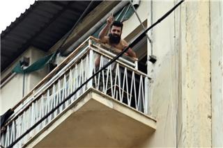 Ανδρας σε κατάσταση αμόκ στο κέντρο της Αθήνας: «Θα σας ανατινάξω», απειλεί – Εκκενώθηκε το υπουργείο Αγροτικής Ανάπτυξης