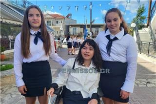 Θεσπιές: Έκανε παρέλαση η μικρή Αλεξία 6 χρόνια μετά τον βαρύτατο τραυματισμό της στο κεφάλι από αδέσποτη σφαίρα
