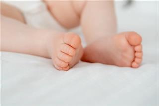 Λάρισα: Εξαιρετικά σοβαρή η κατάσταση του βρέφους που κάηκε από καυτό λάδι