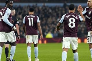 Το απίστευτο τρολάρισμα της Αστον Βίλα σε οπαδό της Μάντσεστερ Γιουνάιτεντ