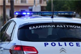 Νίκαια: Πυρπόλησαν όχημα σωφρονιστικού υπαλλήλου - Διακοπή κυκλοφορίας λόγω χειροβομβίδας