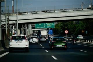 Συνελήφθησαν δύο άτομα που «έτρεχαν» με 250 χλμ/ώρα στην Αττική Οδό