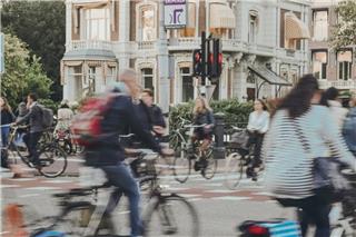 Τέλος τα ποδήλατα: H ευρωπαϊκή πρωτεύουσα που απαγορεύει τη χρήση τους σε πεζόδρομους