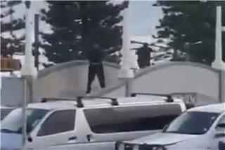 Τρομοκρατική επίθεση με πυροβολισμούς σε διάσημη παραλία του Σίδνεϊ