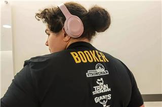 Η «πιο δυνατή γυναίκα στον κόσμο» αποκαλύφθηκε ότι γεννήθηκε άνδρας και της αφαιρέθηκε ο τίτλος