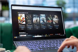 Netflix – Warner Bros: Φόβος νέων αυξήσεων για τους συνδρομητές μετά τη συμφωνία «μαμούθ»