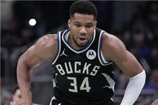 Μπακς – Χόρνετς 147-134: Ο Αντετοκούνμπο μοιράζει ακόμη ασίστ, 2-0 στο Κύπελλο του NBA το Μιλγουόκι