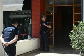 Η αδερφή του ομολόγησε πως σκότωσε τον 46χρονο στη Νέα Σμύρνη: «Μου ζήτησε νερό, τσακωθήκαμε»