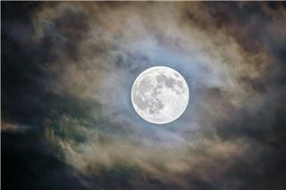 Πανσέληνος Νοεμβρίου: Απόψε θα φωτίσει το νυχτερινό ουρανό - Γιατί λέγεται «Φεγγάρι του Κάστορα»