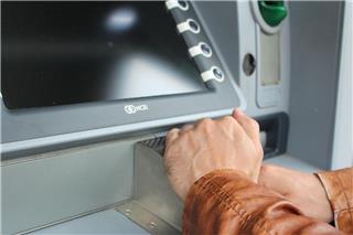 Jackpotting: Η νέα απάτη στα ΑΤΜ - Πώς θα γλυτώσετε