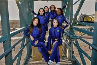 Το «τσουνάμι» παρενόχλησης που δέχτηκε επιστήμονας για το ταξίδι της στο διάστημα με την Blue Origin