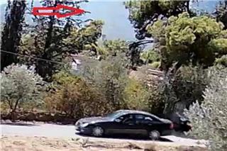 Φωτιά στην Αττική: 80χρονος πετούσε φλεγόμενα αντικείμενα σε ξερά χόρτα ‑ Φωτογραφίες ‑ ντοκουμέντο