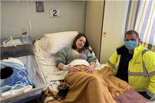 Αρκαδία: Αστυνομικός μετέφερε ετοιμόγεννη σε νοσοκομείο - Το όχημά της είχε εγκλωβιστεί λόγω της κακοκαιρίας