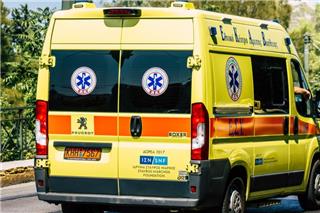 Ευβοια: Μεθυσμένη οδηγός μετά από τρελή πορεία συγκρούστηκε με σταθμευμένα οχήματα