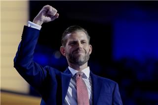 Forbes: Ο Έρικ Τραμπ έγινε 10 φορές πλουσιότερος μετά την επανεκλογή του πατέρα του