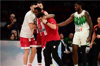 «Δεν είναι δυνατόν»: Τα έχασε ο Γάλλος σπίκερ με τον τραυματισμό του Κίναν Έβανς - Δείτε βίντεο