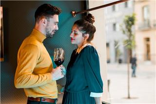 Οι ερωτήσεις που χαλαρώνουν την ατμόσφαιρα στο πρώτο ραντεβού