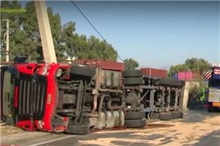 Ανατροπή βυτιοφόρου στη λεωφόρο Σχιστού, αναφορές για διαρροή υγραερίου