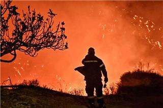 Τραγωδία στο Ρέθυμνο: Πήγε να κάψει ξερά χόρτα και τυλίχθηκε στις φλόγες