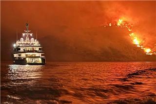 Ύδρα: Ο εκατομμυριούχος από το Καζακστάν αρνείται ότι έχει οποιαδήποτε σχέση με τη φωτιά